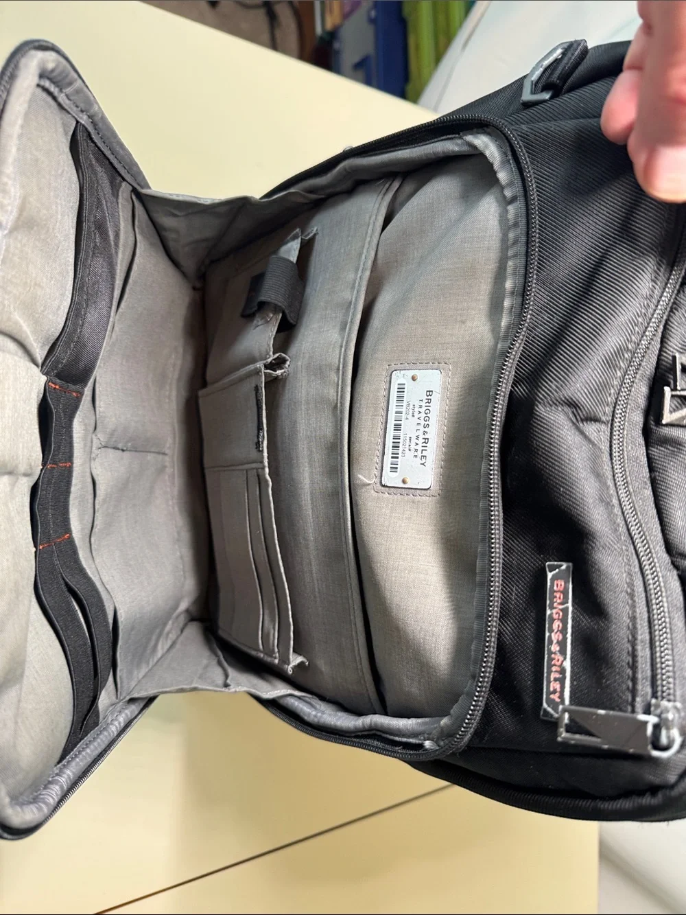 Briggs & Riley VB202-4 Convertible Brief Backpack USED